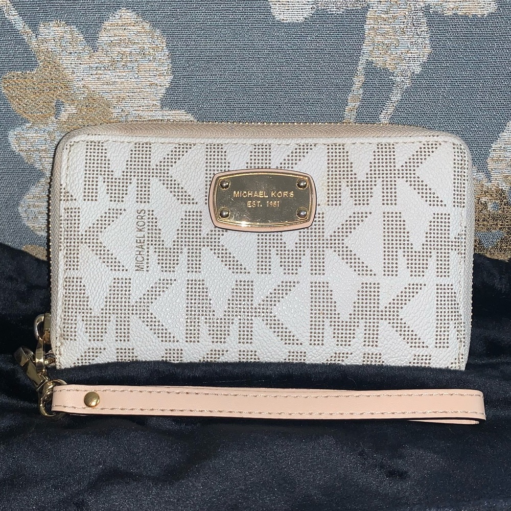 Michael Kors wristlet